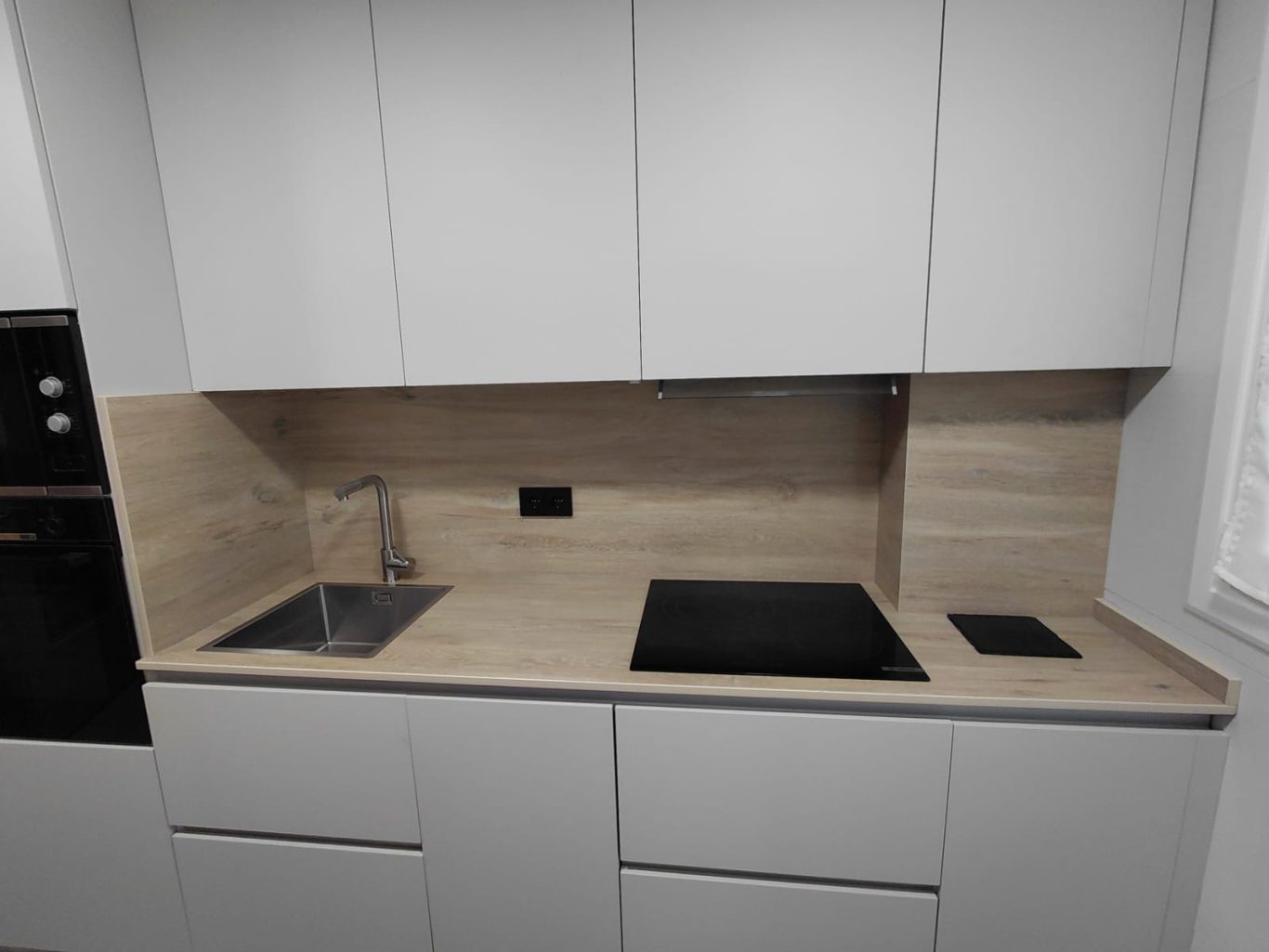 frente de cocina. Revestimiento de piedra sinterizada de Ascale